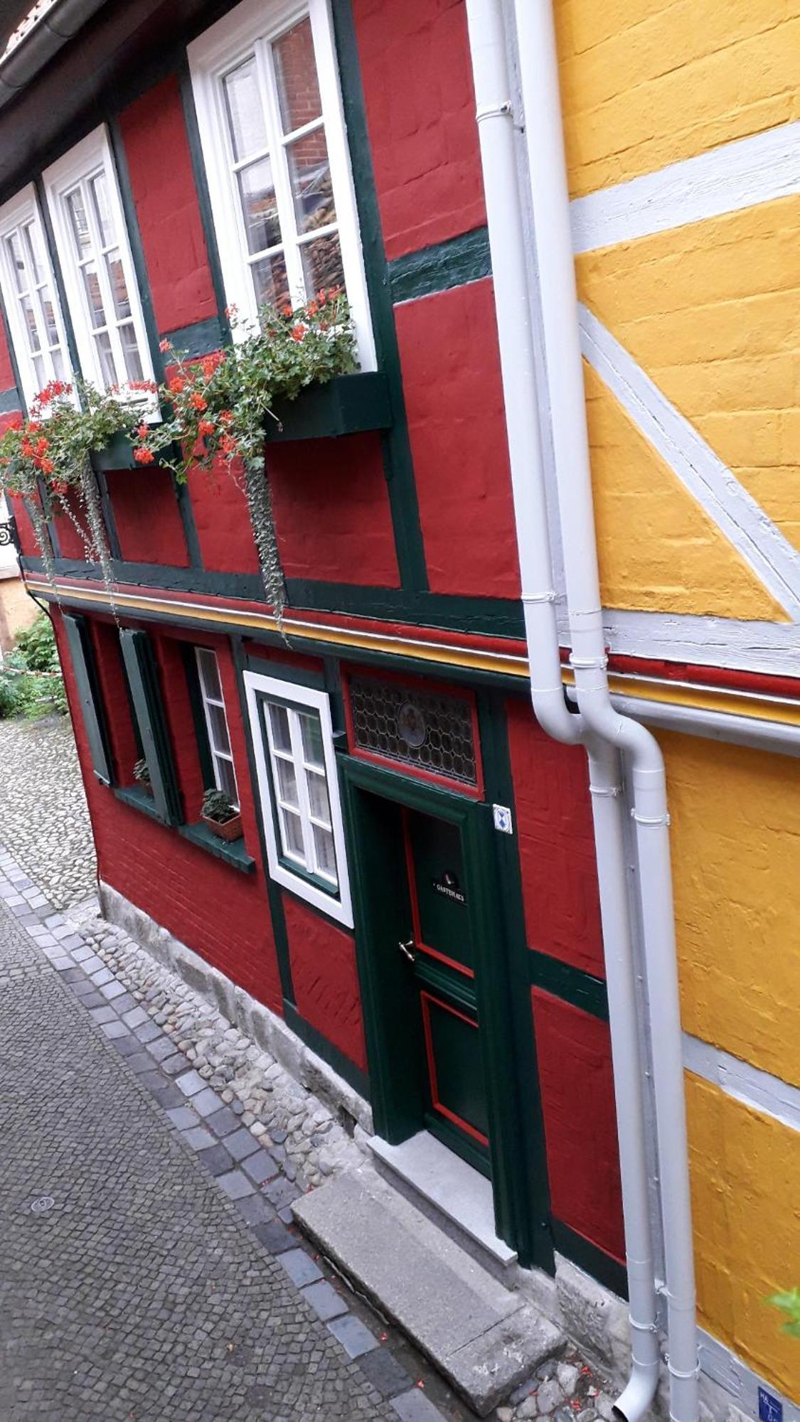 Fachwerkhotel - Ferienhaeuser Vorhof Zur Hoelle Quedlinburg Exterior foto