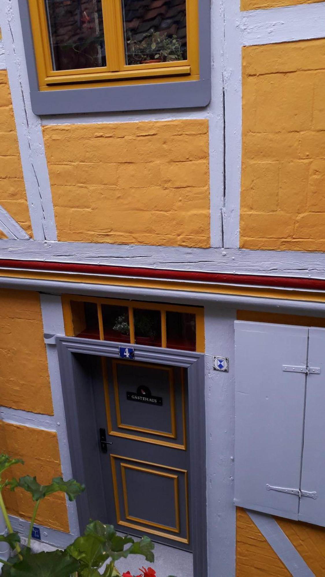 Fachwerkhotel - Ferienhaeuser Vorhof Zur Hoelle Quedlinburg Exterior foto