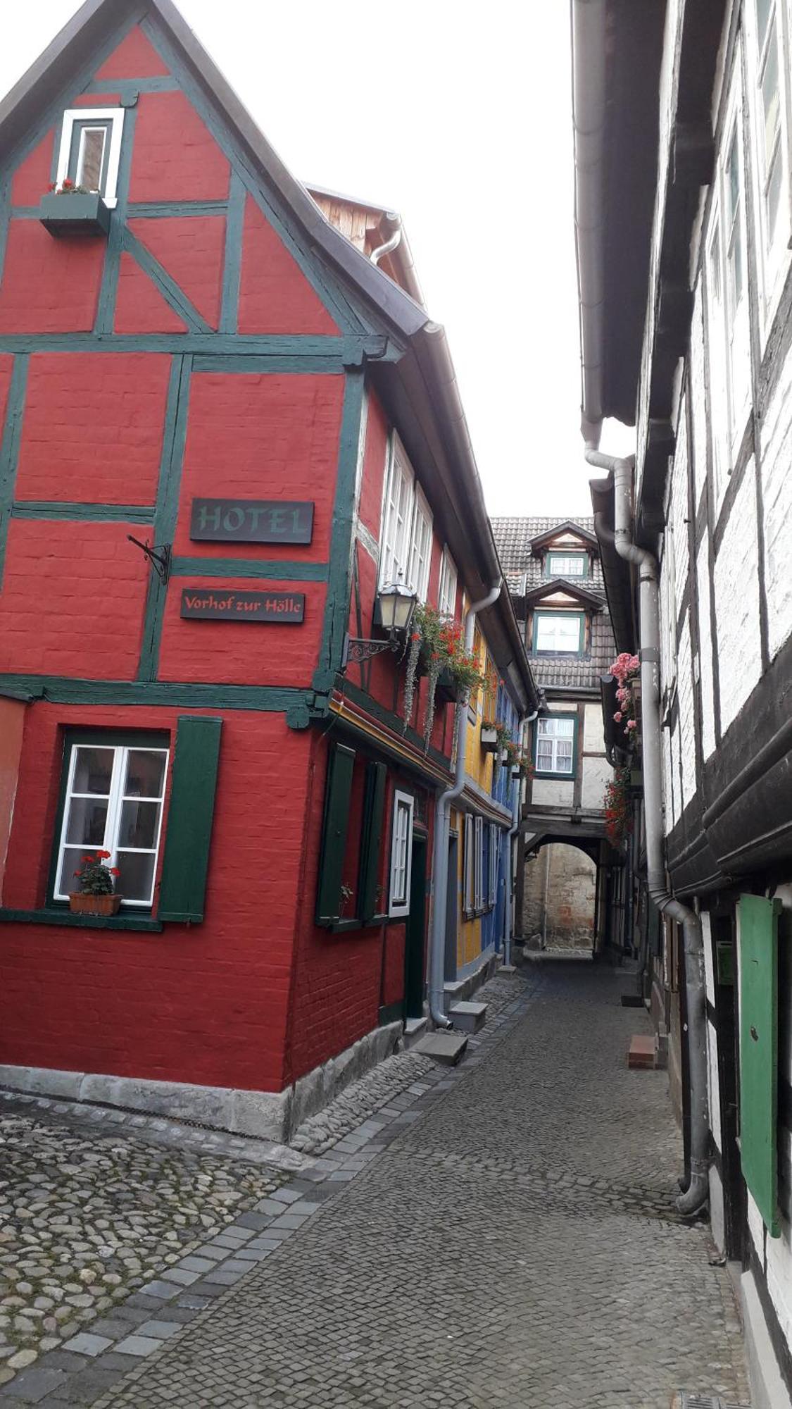 Fachwerkhotel - Ferienhaeuser Vorhof Zur Hoelle Quedlinburg Exterior foto